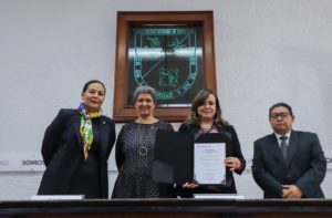 RECIBE DRA. AMAYA LLANO CONSTANCIA  COMO RECTORA ELECTA DE UAQ