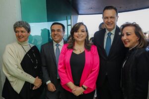 ASISTE LUIS NAVA A LA TOMA DE PROTESTA DE LA DRA. SILVIA LORENA AMAYA LLANO COMO RECTORA DE LA UAQ