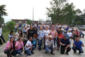 RECIBEN A SONIA PONCE EN TRES LAGUNAS DE AGUA ZARCA