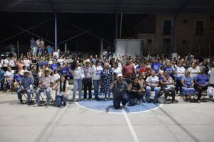SONIA PONCE RECIBE RESPALDO EN ENCINO SOLO