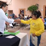 AVANZA EN CADEREYTA ENTREGA DE PÓLIZAS DE SEGURO A ALBAÑILES, AYUDANTES DE ALBAÑILES Y EMPLEADAS DOMÉSTICAS