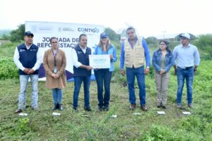 LUPITA PÉREZ MONTES, ENCABEZA REFORESTACIÓN EN LA DELEGACIÓN DE BERNAL.