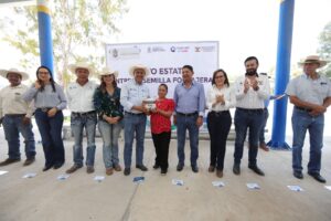 CONTINÚA SEDEA ENTREGA DE SEMILLA PARA CULTIVOS FORRAJEROS EN EZEQUIEL MONTES Y CADEREYTA