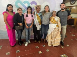 ABUELOS DE LANDA OBTIENEN EL TERCER LUGAR EN CONCURSO DE TALENTOS DEL DIF.