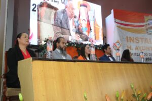 ANEL LÓPEZ RUIZ TOMA PROTESTA COMO REGIDORA DEL MUNICIPIO DE AMEALCO.
