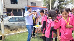 PREMIA AGUSTÍN DORANTES A GANADORAS DE CUADRANGULAR DE FÚTBOL EN SANTA ROSA JÁUREGUI
