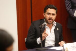 NO A UNA ESTRATEGIA DE SEGURIDAD APROBADA AL VAPOR Y SIN DISCUSIÓN: AGUSTÍN DORANTES