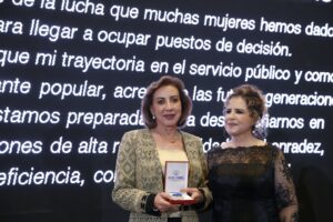OTORGAN A LA SENADORA GUADALUPE MURGUÍA MEDALLA LEONA VICARIO AMEXME 2025
