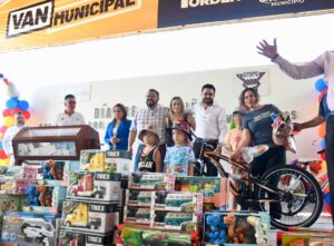 PARTICIPA AGUSTÍN DORANTES EN FESTEJO DE LAS NIÑAS Y NIÑOS DEL SINDICATO DE TRABAJADORES DEL ESTADO