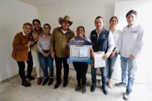 DIGNIFICAR EL HOGAR, UNA TAREA COMPARTIDA: PEDRO ESCOBEDO E IVEQ ENTREGAN NUEVAS ACCIONES DE VIVIENDA