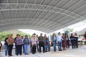 EN EL MULTIDEPORTIVO DE LA COMUNIDAD DE EL MOTOSHI, PEÑAMILLER ENTREGA DE TECHADO Y REHABILITACIÓN DE RED ELÉCTRICA