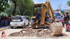 FERNANDO SÁNCHEZ GIL DA BANDERAZO DE ARRANQUE DE OBRA EN LA LOMA