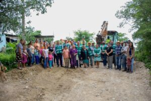 EL ALCALDE RUBÉN HERNÁNDEZ ARRANCA OBRA DE URBANIZACIÓN DE CALLE EN SABINO CHICO, JALPAN