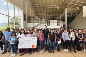 ENTREGA DE TARJETAS DE LA BECA UNIVERSAL “RITA CETINA” EN TEQUISQUIAPAN