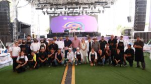 PREMIA GASPAR TRUEBA A GANADORES DEL PRIMER CONCURSO DE PAELLAS EN COLÓN