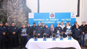 EN PINAL DE AMOLES ENTREGA DE EQUIPAMIENTO A ELEMENTOS DE LA POLICÍA MUNICIPAL