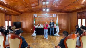 LUPITA RAMÍREZ ENTREGA APOYOS ALIMENTARIOS A TAXISTAS DE PINAL DE AMOLES