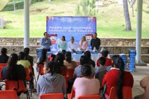 LUPITA RAMÍREZ IMPULSA LA EDUCACIÓN CON ENTREGA DE CALZADO ESCOLAR EN DERRAMADERO DE JUÁREZ, PINAL DE AMOLES