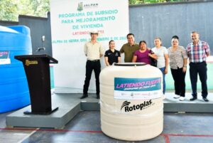ENTREGA RUBÉN HERNÁNDEZ APOYOS DEL PROGRAMA MEJORAMIENTO DE VIVIENDA Y FORTALECIMIENTO DEL HOGAR