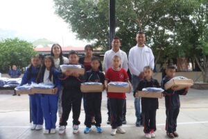 PEÑAMILLER ENTREGA DE ÚTILES ESCOLARES Y UNIFORMES A 210 ALUMNOS.