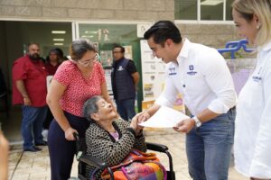 FELIFER MACÍAS CONTINÚA CON LA ENTREGA DE APOYOS ECONÓMICOS A LAS FAMILIAS AFECTADAS POR LAS LLUVIAS