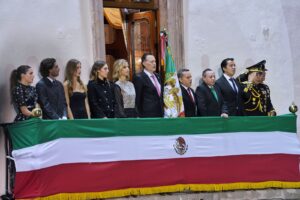 ACUDE FELIFER MACÍAS A LA CEREMONIA DE GRITO DE INDEPENDENCIA