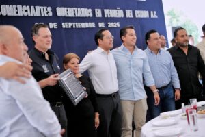 ASISTE FELIFER MACÍAS AL XIX ANIVERSARIO DE LA FEDERACIÓN DE LA UNIÓNES DE COMERCIANTES QUERETANOS EN PEQUEÑO DEL ESTADO