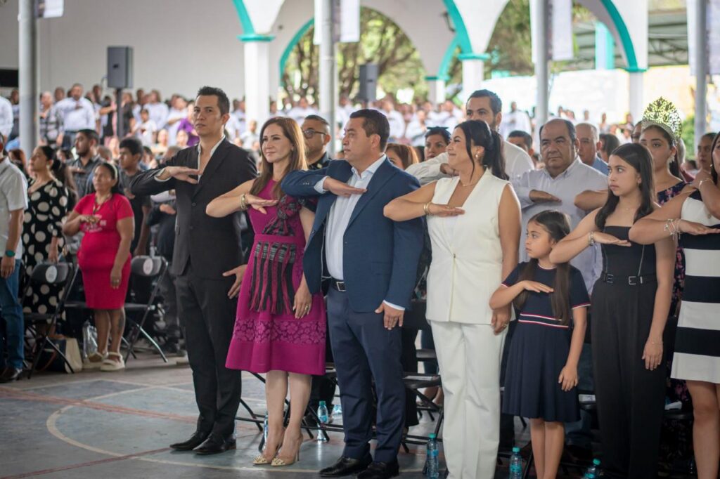CON BASES FIRMES HACIA UN MEJOR FUTURO, RUBÉN HERNÁNDEZ PRESENTÓ SU PRIMER INFORME DE GOBIERNO