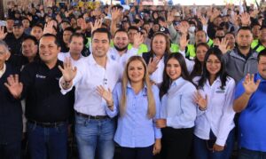 LA PRESIDENTA MUNICIPAL DE PINAL DE AMOLES, LUPITA RAMÍREZ PLAZA, RECIBIÓ LA DONACIÓN DE 8 VEHÍCULOS POR PARTE DEL MUNICIPIO DE QUERÉTARO.