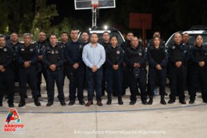 RECIBE FERNANDO SÁNCHEZ GIL DONACIÓN DE PATRULLAS DE FELIFER MACIAS PARA ARROYO SECO