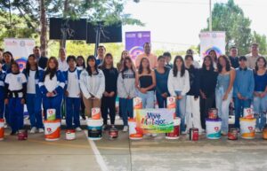 ENTREGA GASPAR TRUEBA 3,500 LITROS DE PINTURA A 34 ESCUELAS DE COLÓN