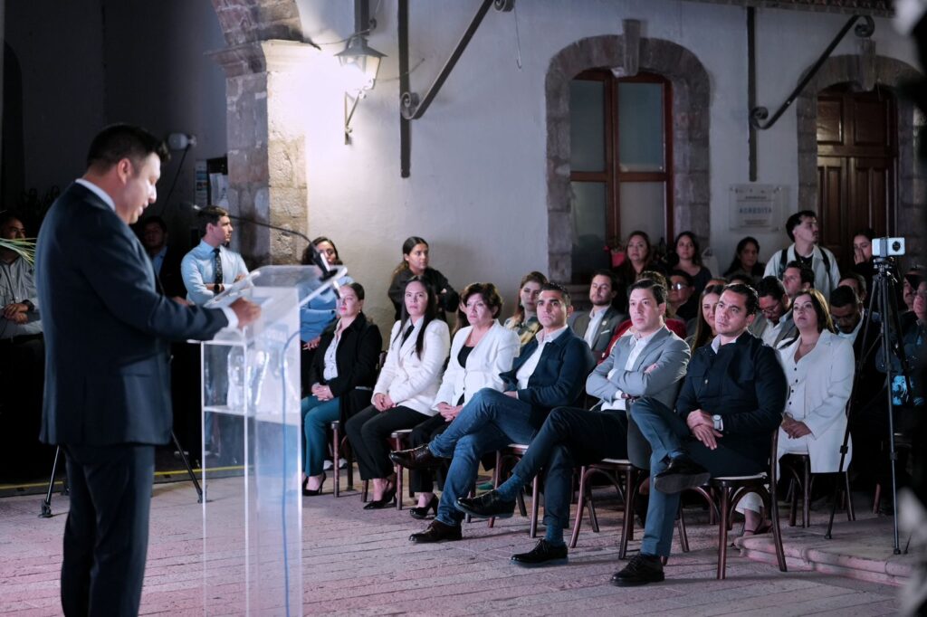 ASISTE FELIFER MACÍAS AL PRIMER INFORME DE RESULTADOS DEL PRESIDENTE MUNICIPAL DE HUIMILPAN