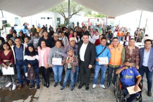 ENTREGA GASPAR TRUEBA APOYOS A 114 FAMILIAS COLONENSES