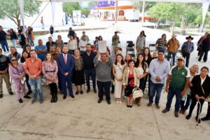 ENTREGAN ACTA CONSTITUTIVA A ARTESANOS COLONENSES