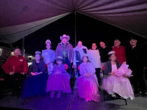 ¡OSCAR PÉREZ CORONA A LA REINA DE LAS FIESTAS PATRONALES EN LA COLONIA NUEVO AMANECER EN AMEALCO!