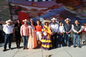 CORONACIÓN DE LA FLOR MÁS BELLA DEL CAMPO DE COLÓN