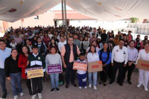 ENTREGA GASPAR TRUEBA BECAS Y LAPTOPS PARA 258 ESTUDIANTES DE COLÓN