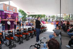 ENTREGA DIF COLÓN 82 APARATOS FUNCIONALES «VIVIR CON ESPERANZA»