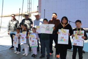 ÓSCAR PÉREZ MARTÍNEZ PRESENTE EN LA PREMIACIÓN DEL 1ER CONCURSO DE DIBUJO EN AMEALCO