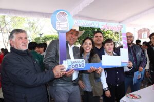 ÓSCAR PÉREZ INAUGURA LA MUESTRA ACADÉMICA DEL COBAQ PLANTEL 2 AMEALCO EN EL JARDÍN PRINCIPAL