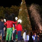 CHEPE GUERRERO ENCIENDE EL ÁRBOL DE NAVIDAD Y ENVÍA MENSAJE DE UNIDAD A FAMILIAS DE CORREGIDORA