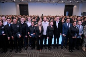 ASISTE FELIFER MACÍAS A GRADUACIÓN DE NUEVOS POLICÍAS EN QUERÉTARO