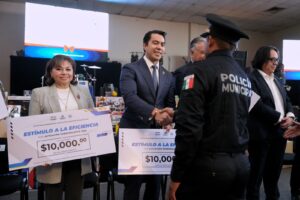 RECONOCE FELIFER MACÍAS A POLICÍAS MUNICIPALES EN SU DÍA
