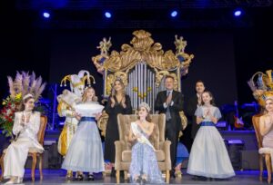 ENCABEZA GOBERNADOR CORONACIÓN DE FÁTIMA COMO REINA DE LAS FIESTAS DE NAVIDAD 2025