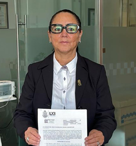 PROPONE TERE CALZADA AGREGAR UNA INSCRIPCIÓN EN LETRAS DORADAS A LA FRASE: “EJÉRCITO MEXICANO: PATRIA, HONOR Y LEALTAD”, EN EL SALÓN DE SESIONES