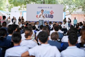 FELIFER MACÍAS IMPULSA LA ENTREGA DE LENTES “VISIÓN CON FUTURO” Y SUPERA MÁS DE 21 MIL APOYOS EN QUERÉTARO