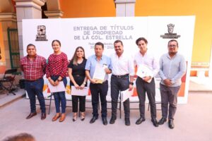 PRESIDENTE DEL MUNICIPIO DE PEDRO ESCOBEDO BETO NAVA, ENTREGA TÍTULOS DE PROPIEDAD A FAMILIAS DE LA COLONIA ESTRELLA