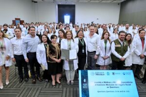 ACOMPAÑA FELIFER MACÍAS AL GOBERNADOR A LA BIENVENIDA A MÉDICAS Y MÉDICOS ESPECIALISTAS AL IMSS EN EL ESTADO DE QUERÉTARO