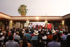 ENTREGA GOBIERNO MUNICIPAL DE TEQUISQUIAPAN ESCRITURAS PÚBLICAS A FAMILIAS DE LAS MARAVILLAS