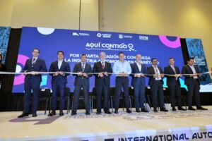 ACOMPAÑA FELIFER MACÍAS AL GOBERNADOR DURANTE EL INTERNATIONAL AUTOMOTIVE INDUSTRY SUPPLY SUMMIT